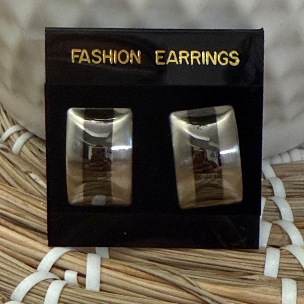 New NWT Fashion Silver Tone Rectangular Stud Earrings